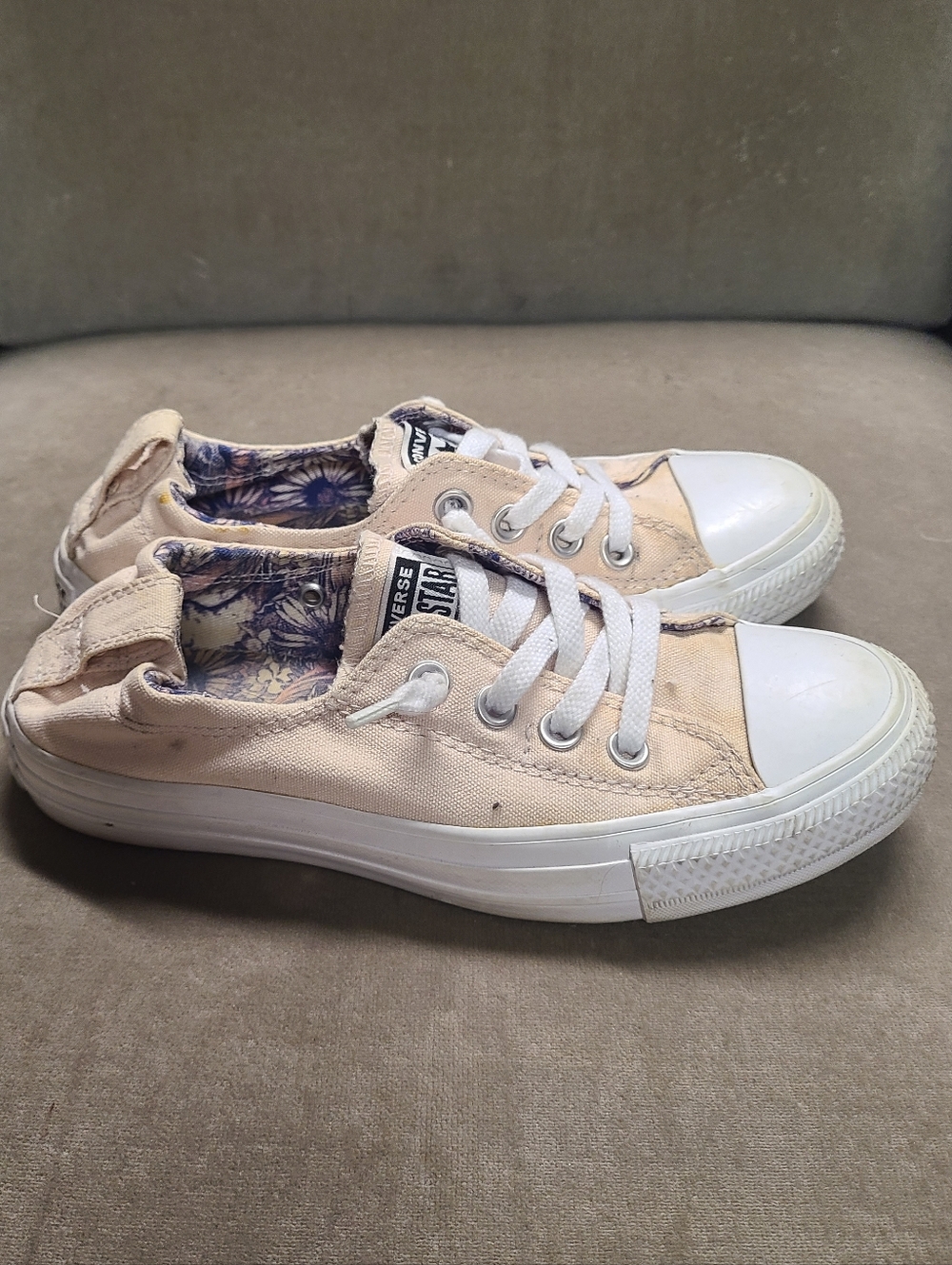 Women’s Converse All Star Low-Top Sneaker/Size 6